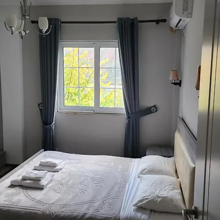 Juli Veal Hotel *